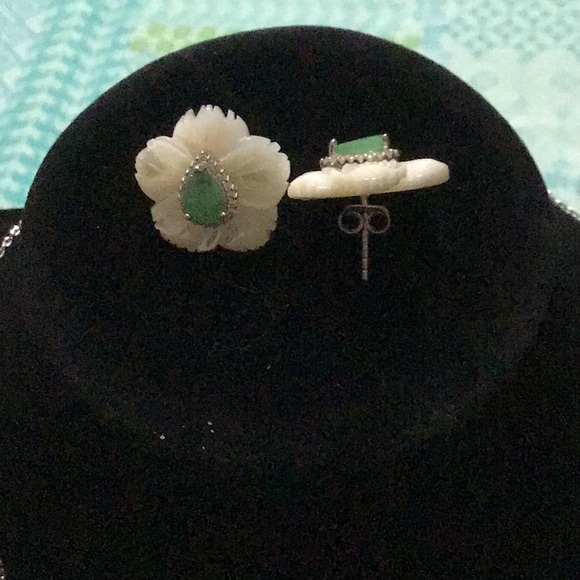 New Green Sapphire Mother of Pearl Set - Picture 4 of 8